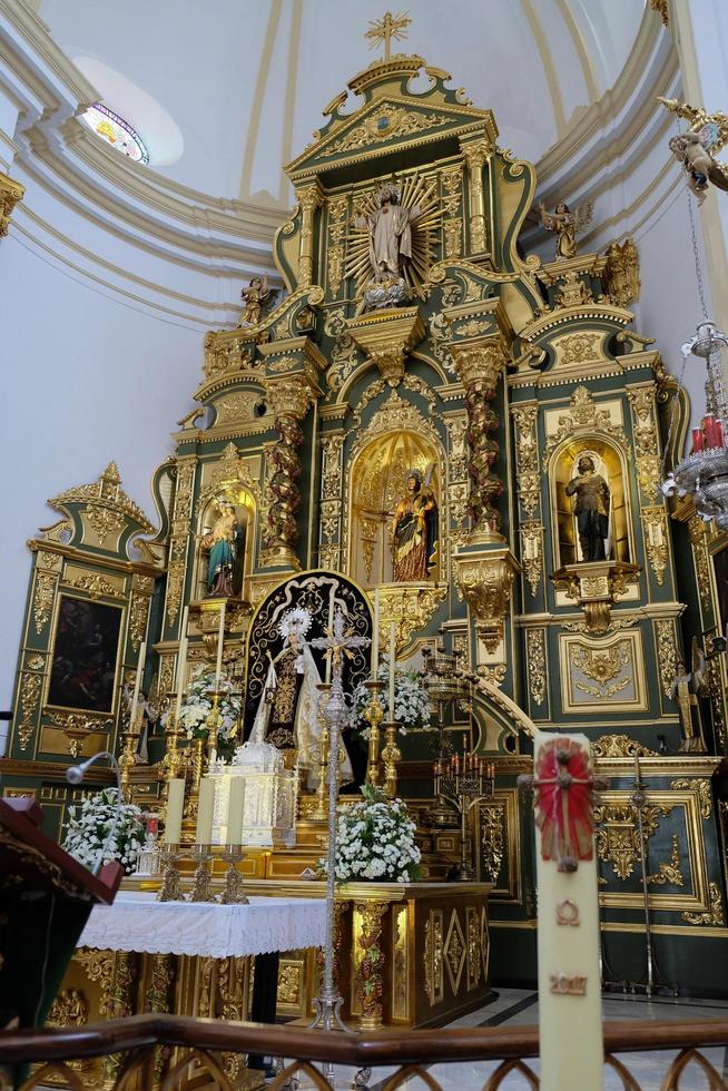 marbella, andalusien, spanien, 2017. goldener altar in der kirche von encarnacion foto