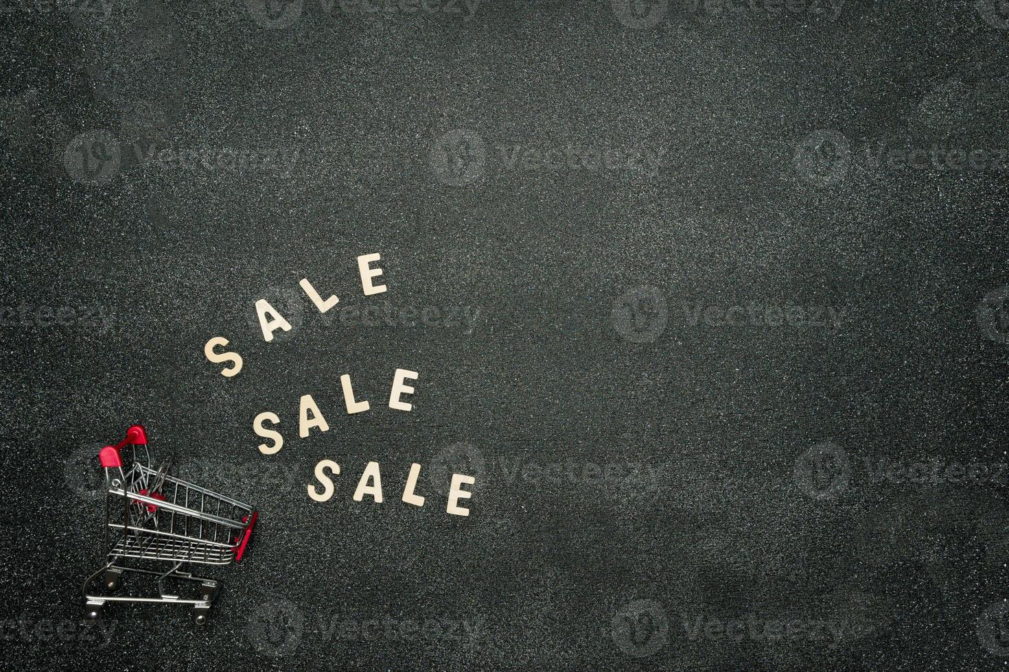 zeichen mit verkaufs-, einkaufs- und verkaufskonzept. Werbebotschaft auf schwarzem Hintergrund. foto