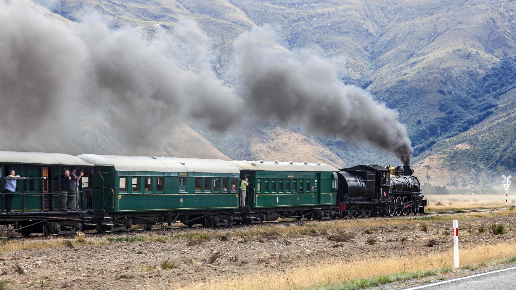 kingston, in der nähe von lake wakatipu, neuseeland, 2012. blick auf den kingston flyer dampfzug foto