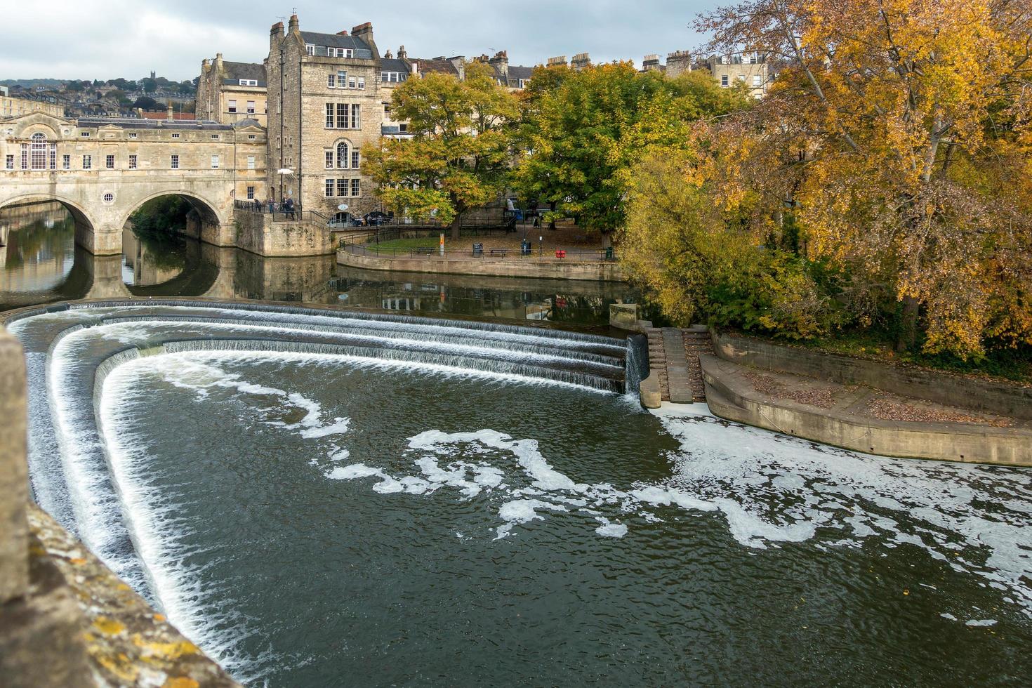 Bath, Somerset, 2015. Blick auf die Pulteney Bridge foto