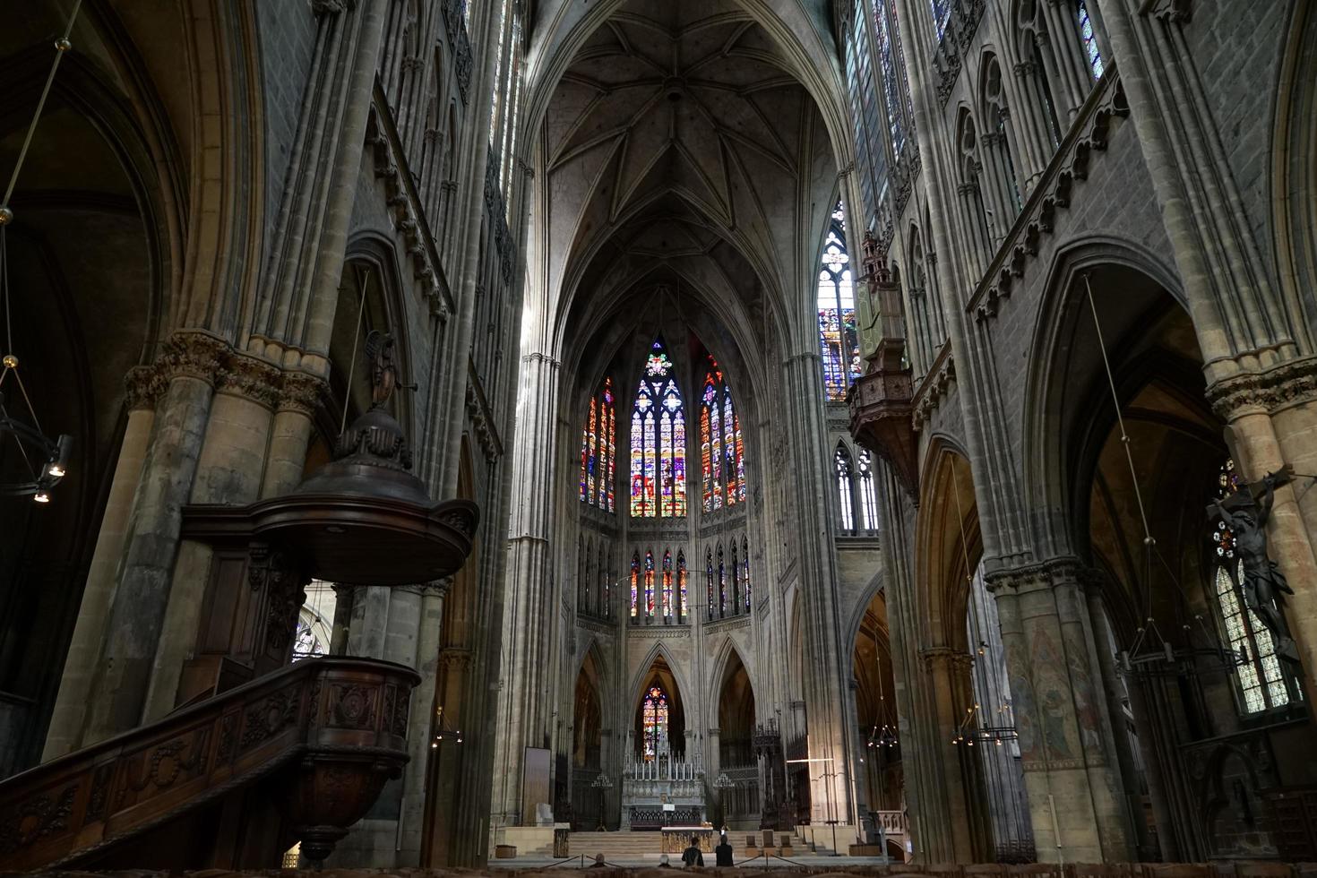 Metz, Frankreich, 2015. Innenansicht der Kathedrale von Saint-Etienne foto