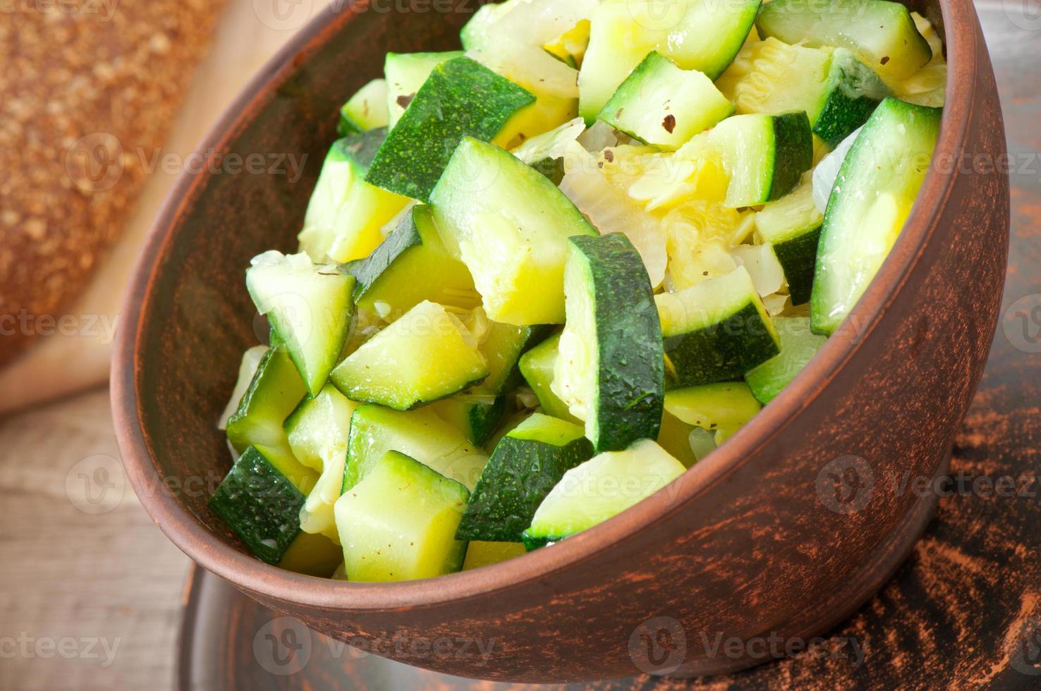 gedämpfte Zucchini mit Gewürzen foto