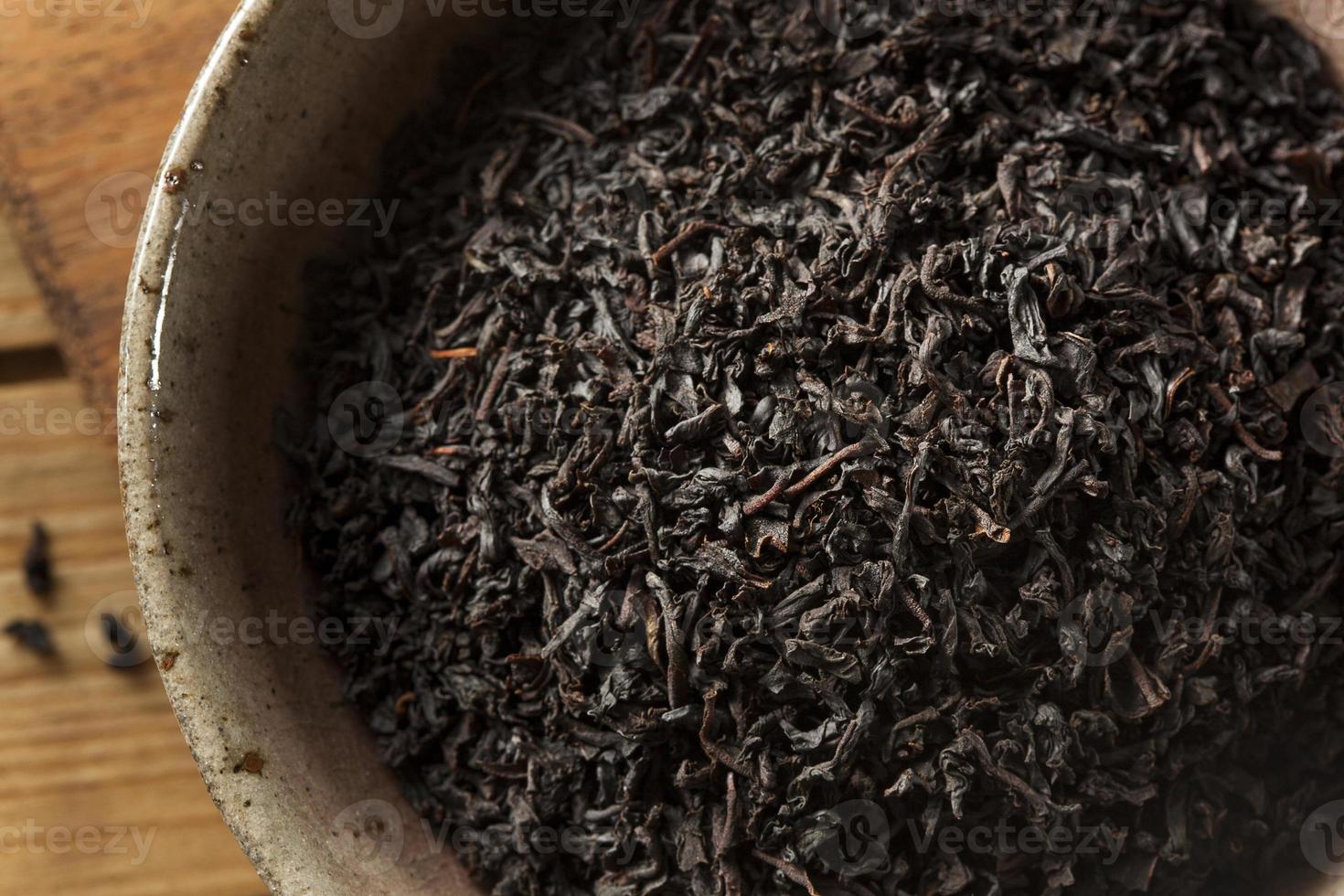 trockener schwarzer Loseblatt-Tee foto