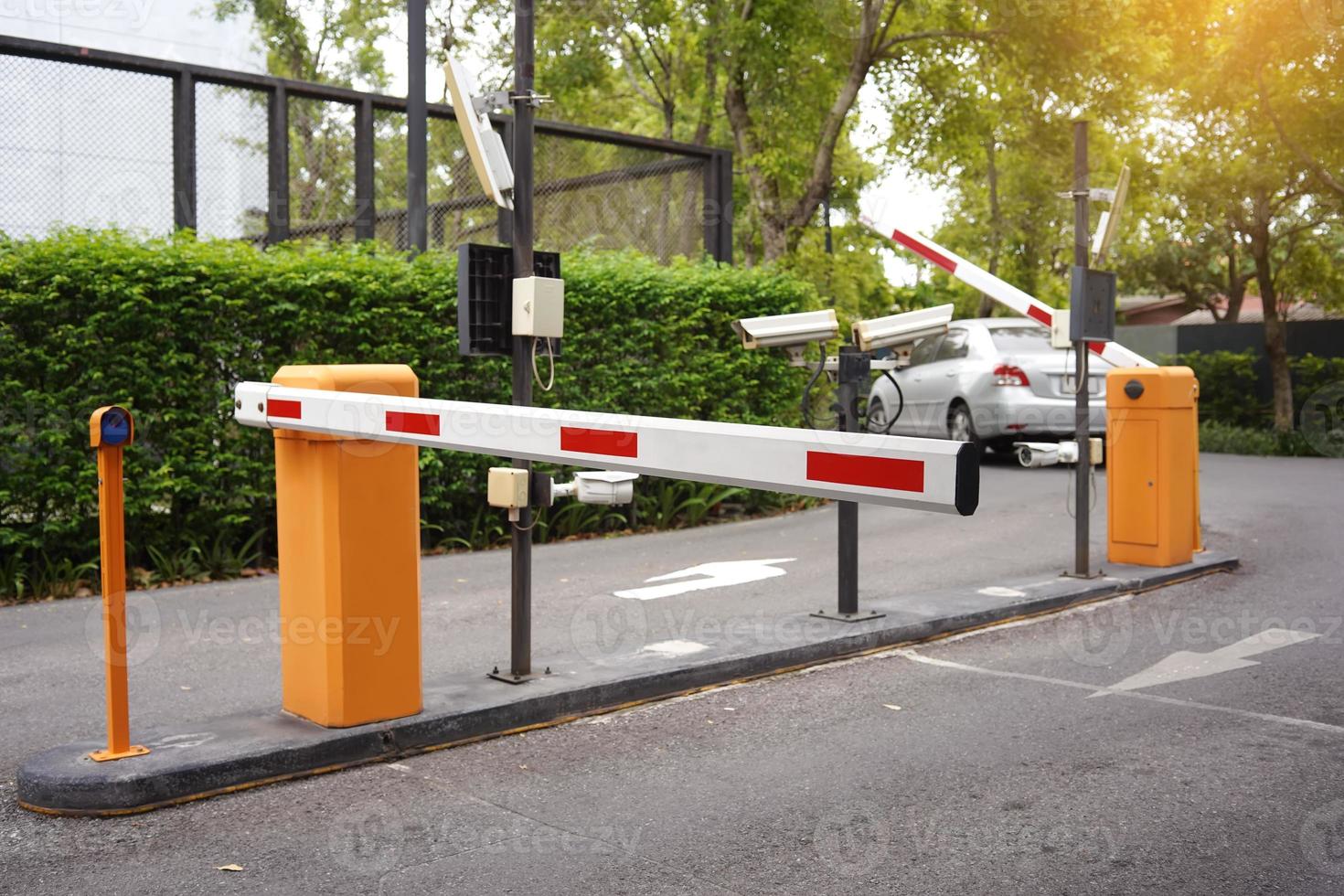 Automatisches Schrankentor, Sicherheitssystem für Gebäude- und Autoeinfahrtsschranke foto