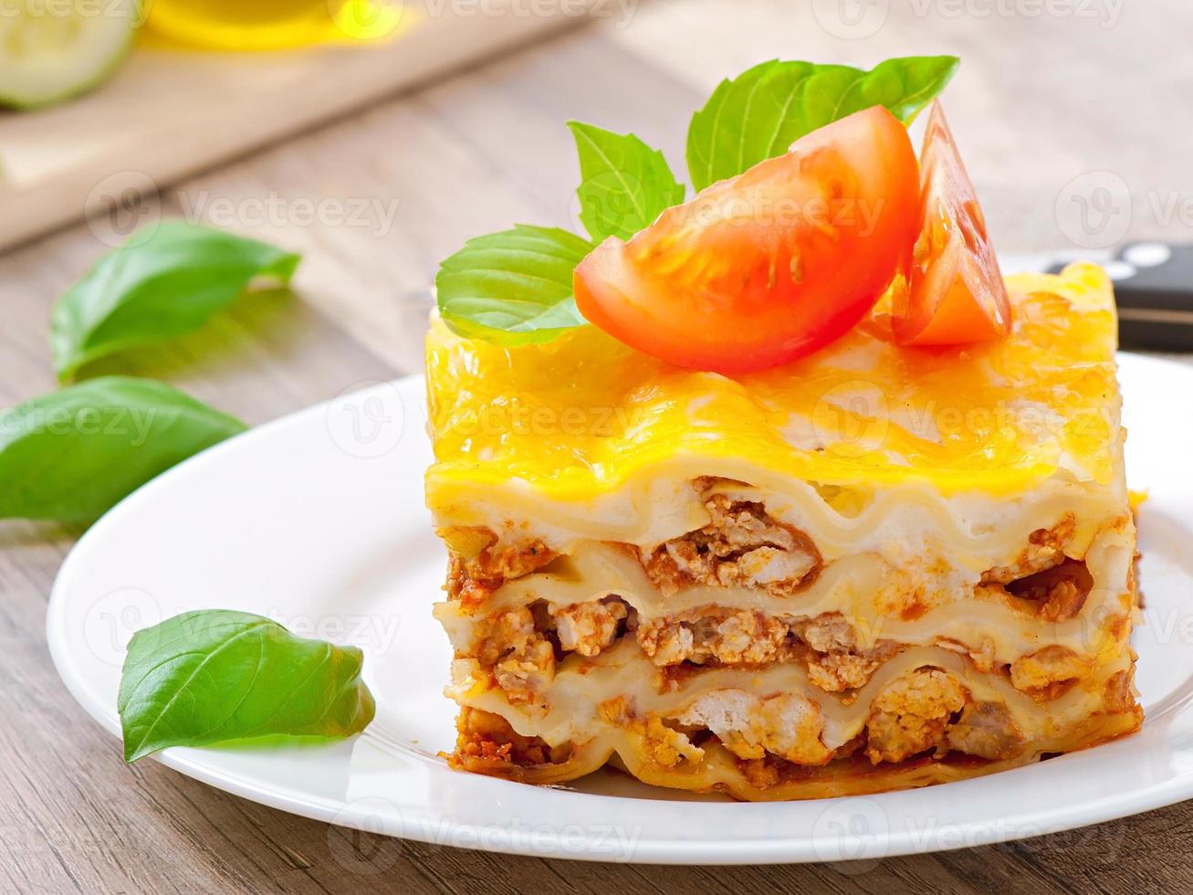 klassische Lasagne mit Bolognese-Sauce foto