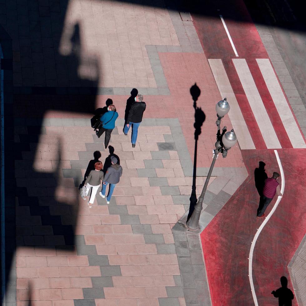 bilbao, vizcaya, spanien, 2022-menschen, die auf der straße gehen foto