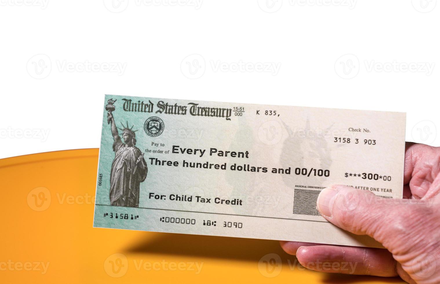 Abbildung des im Sommer von der IRS fälligen Steuergutschriftschecks für Kinder 2021 foto