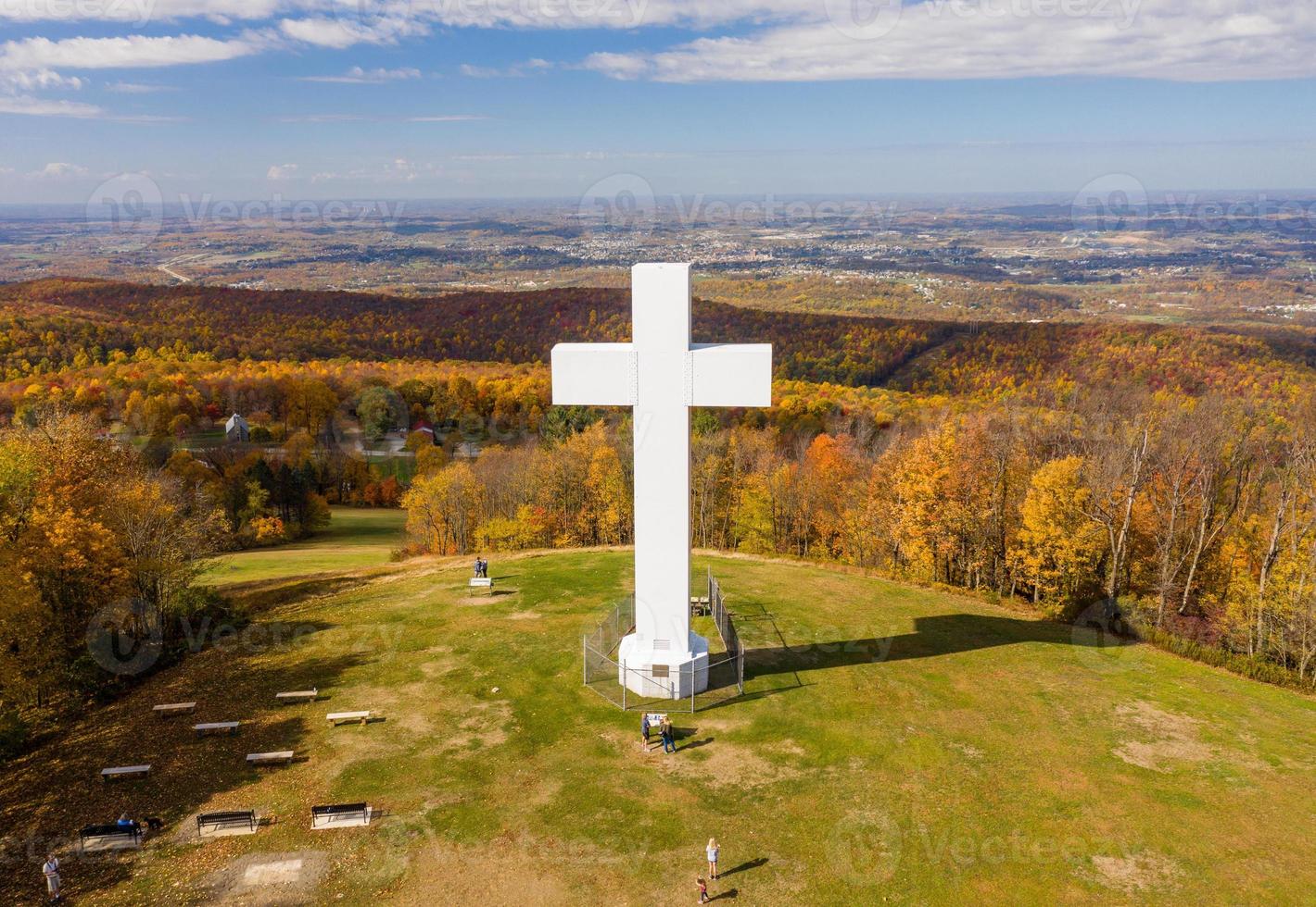 großes kreuz christi in jumonville in der nähe von uniontown, pennsylvania foto
