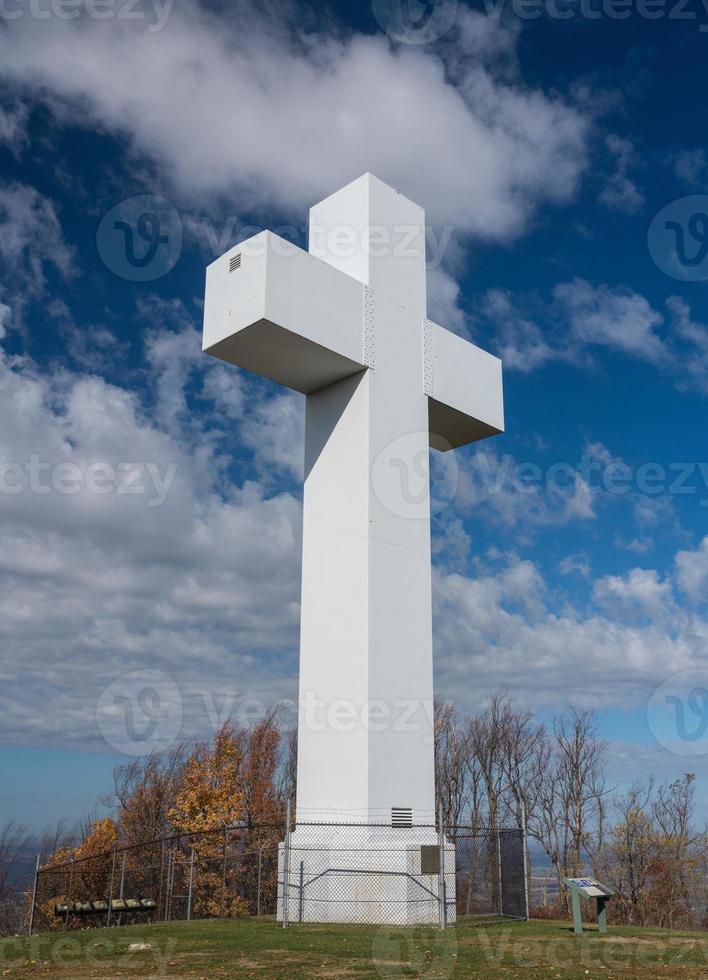 großes kreuz christi in jumonville in der nähe von uniontown, pennsylvania foto