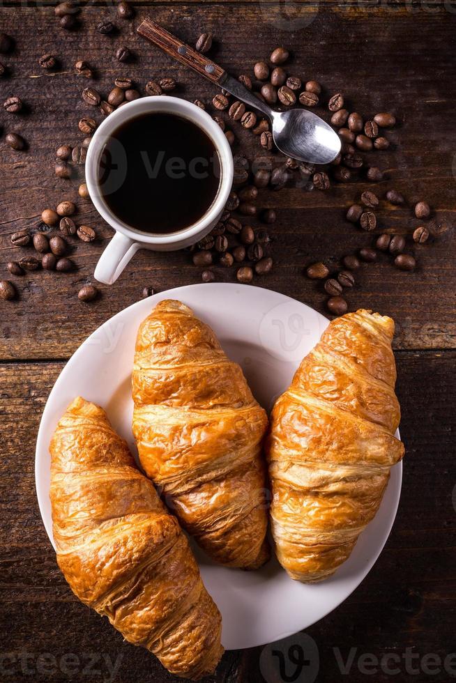 Kaffee und Croissant foto