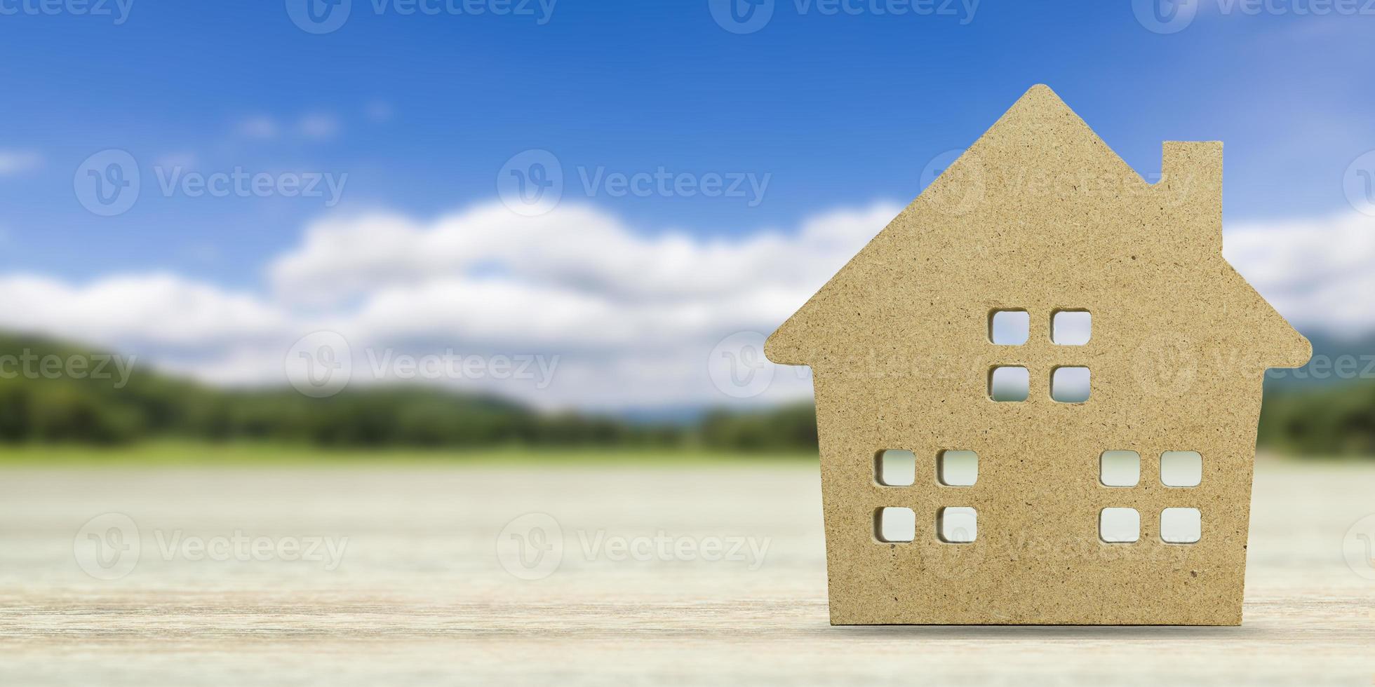 Hausmodell mit Landschaftshintergrund foto