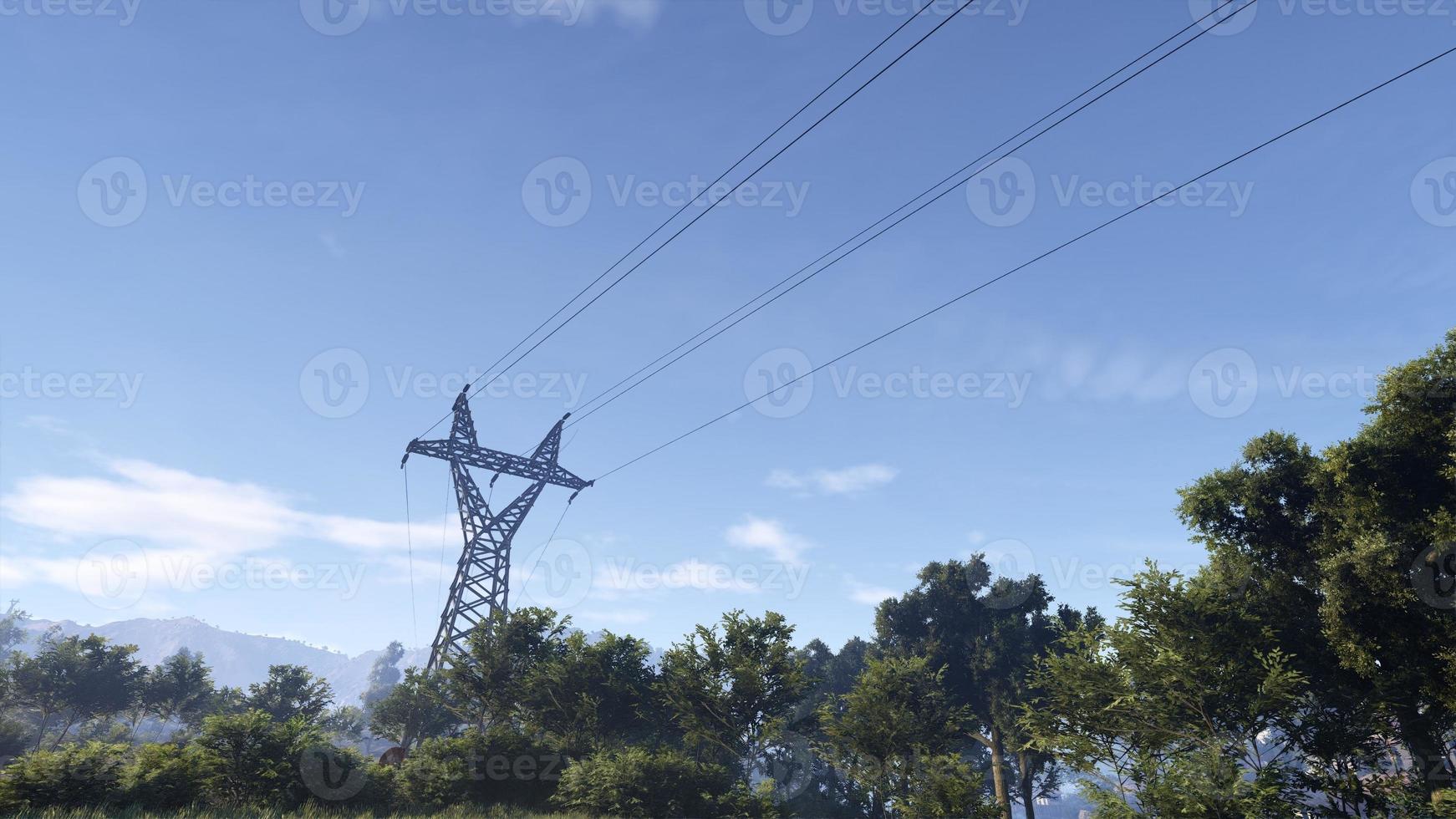 ein riesiger Strommast mitten im Wald. Technologie foto