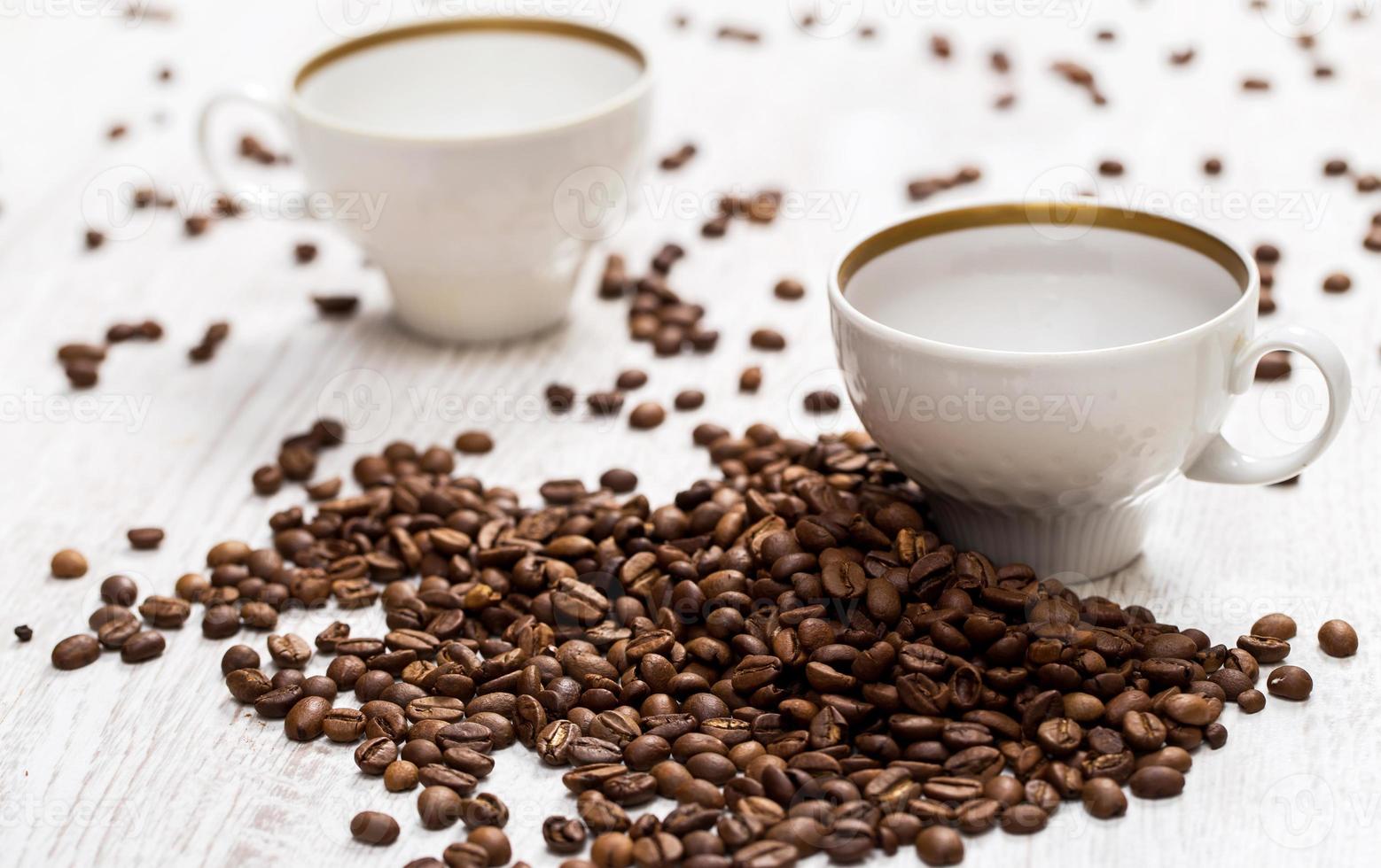 Tasse und Kaffeebohnen foto