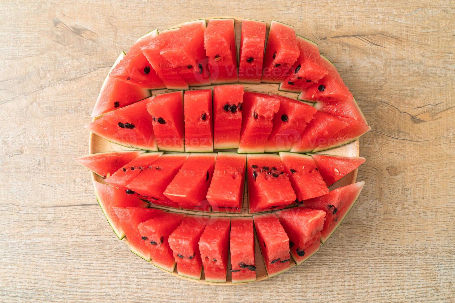 frische Wassermelone auf Teller geschnitten foto