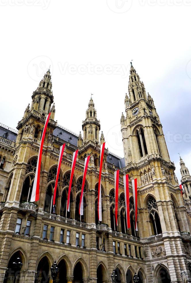 historisches rathaus im gotischen stil in wien österreich foto