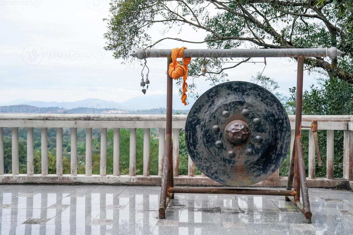 asien stahl große glocke, thailand. foto