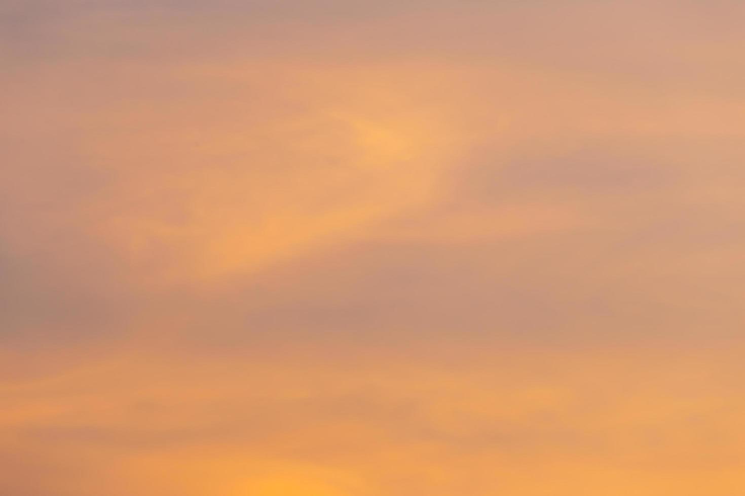 schöner sonnenaufgang sonnenuntergang himmel für den hintergrund foto