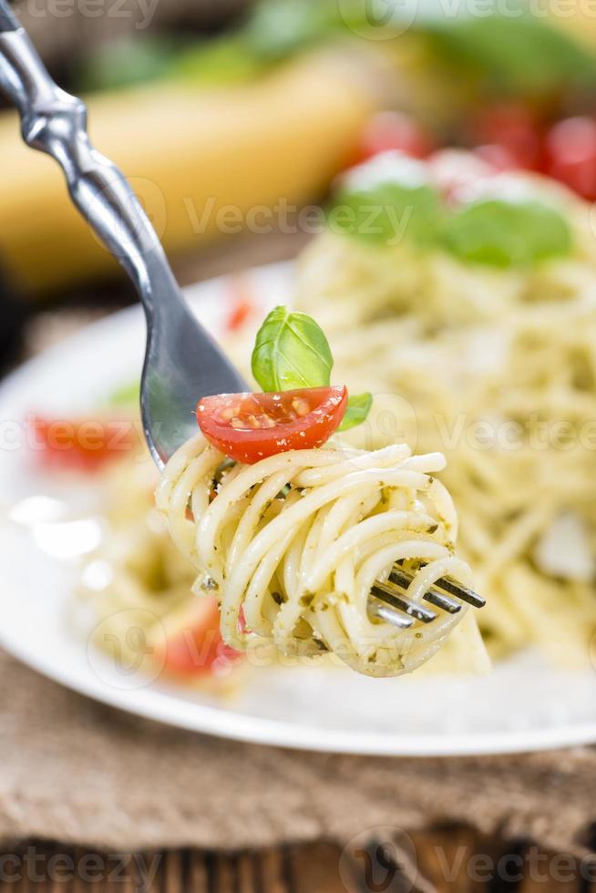 Spaghetti mit Basilikum Pesto foto
