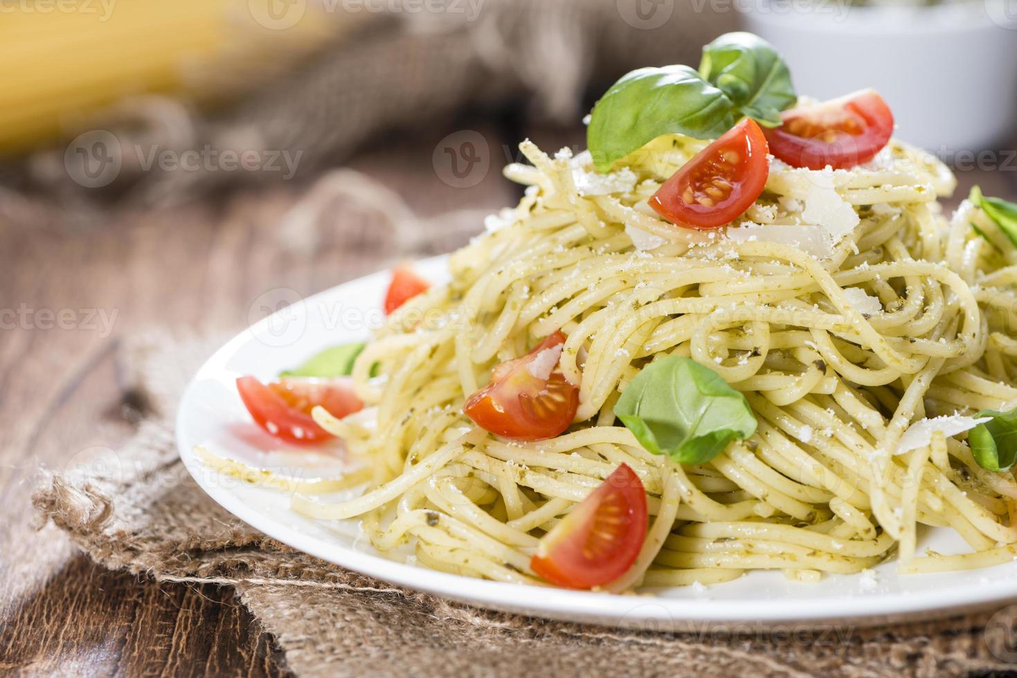 Spaghetti mit Basilikum Pesto foto