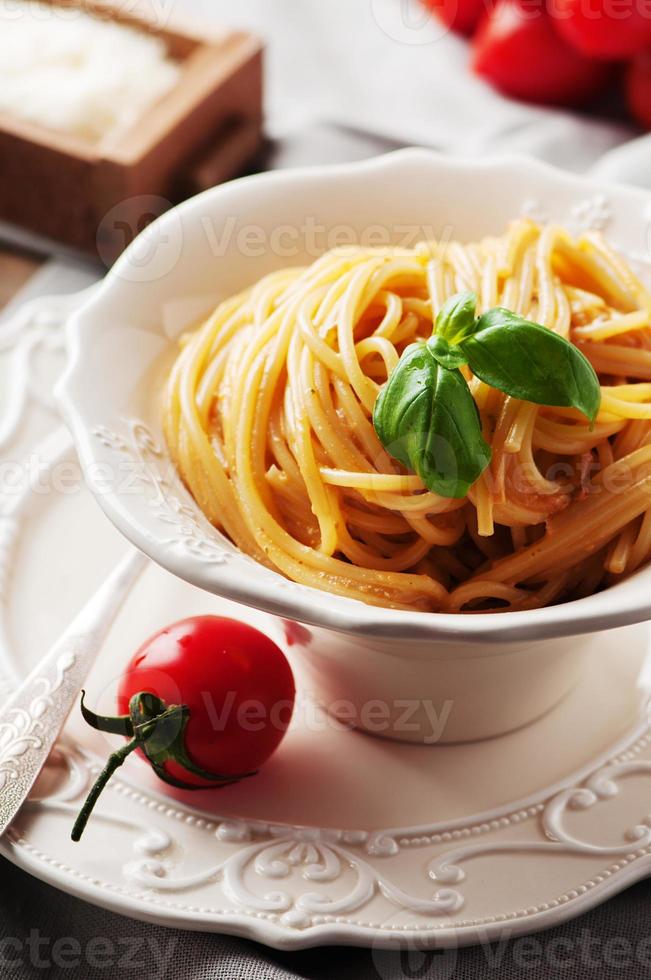 traditionelles sizilianisches rotes Pesto mit Tomate foto