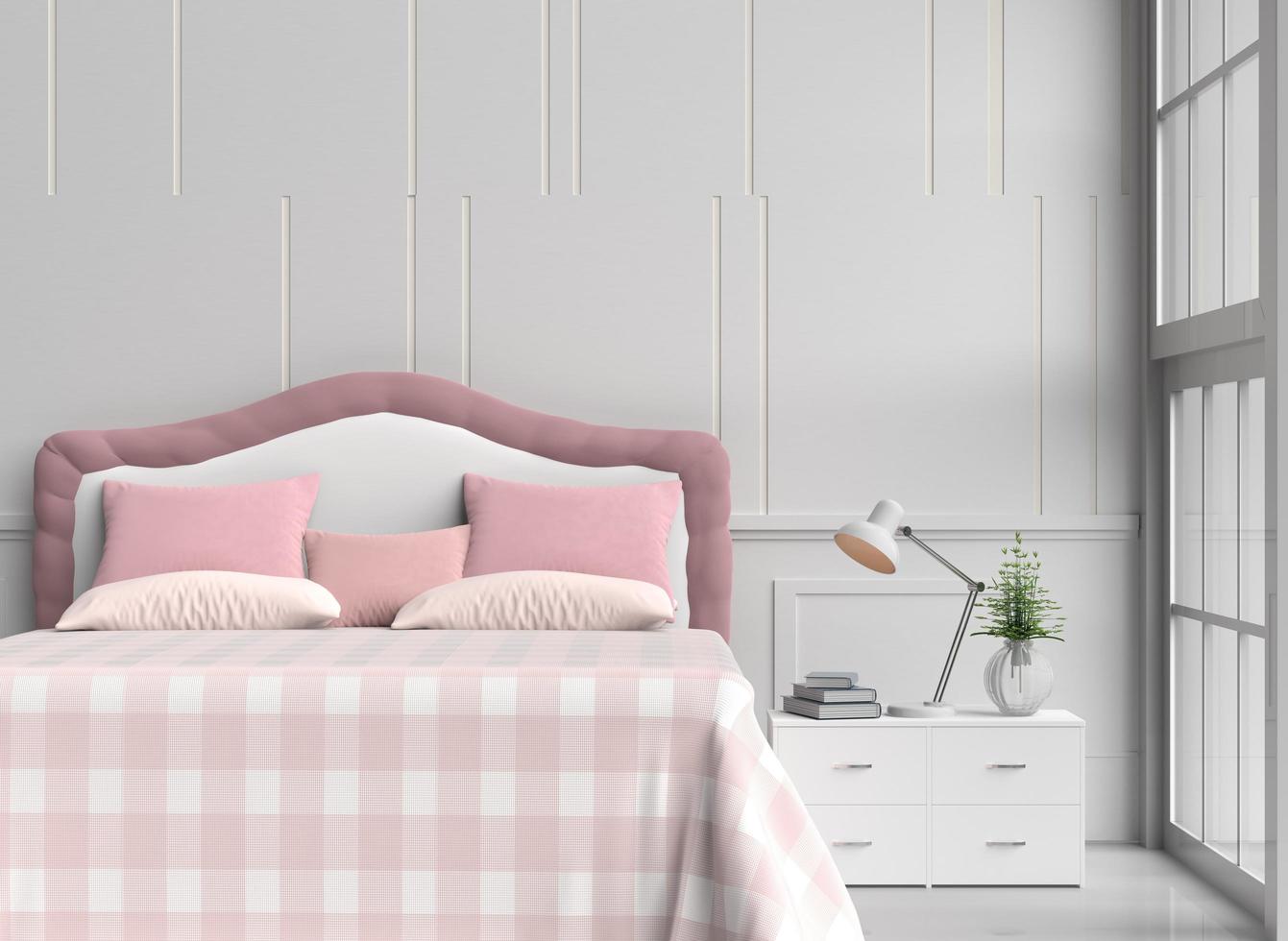 Weiße Schlafzimmerdekoration mit rosafarbenen orangefarbenen Kissen foto