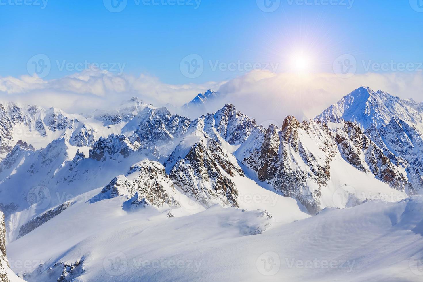 fantastisches abendpanorama der alpenlandschaft, schweiz. malerischer herbstsonnenaufgang in den schweizer alpen, grindelwald, berner oberland, europa. die schönheit des naturkonzepthintergrundes. foto