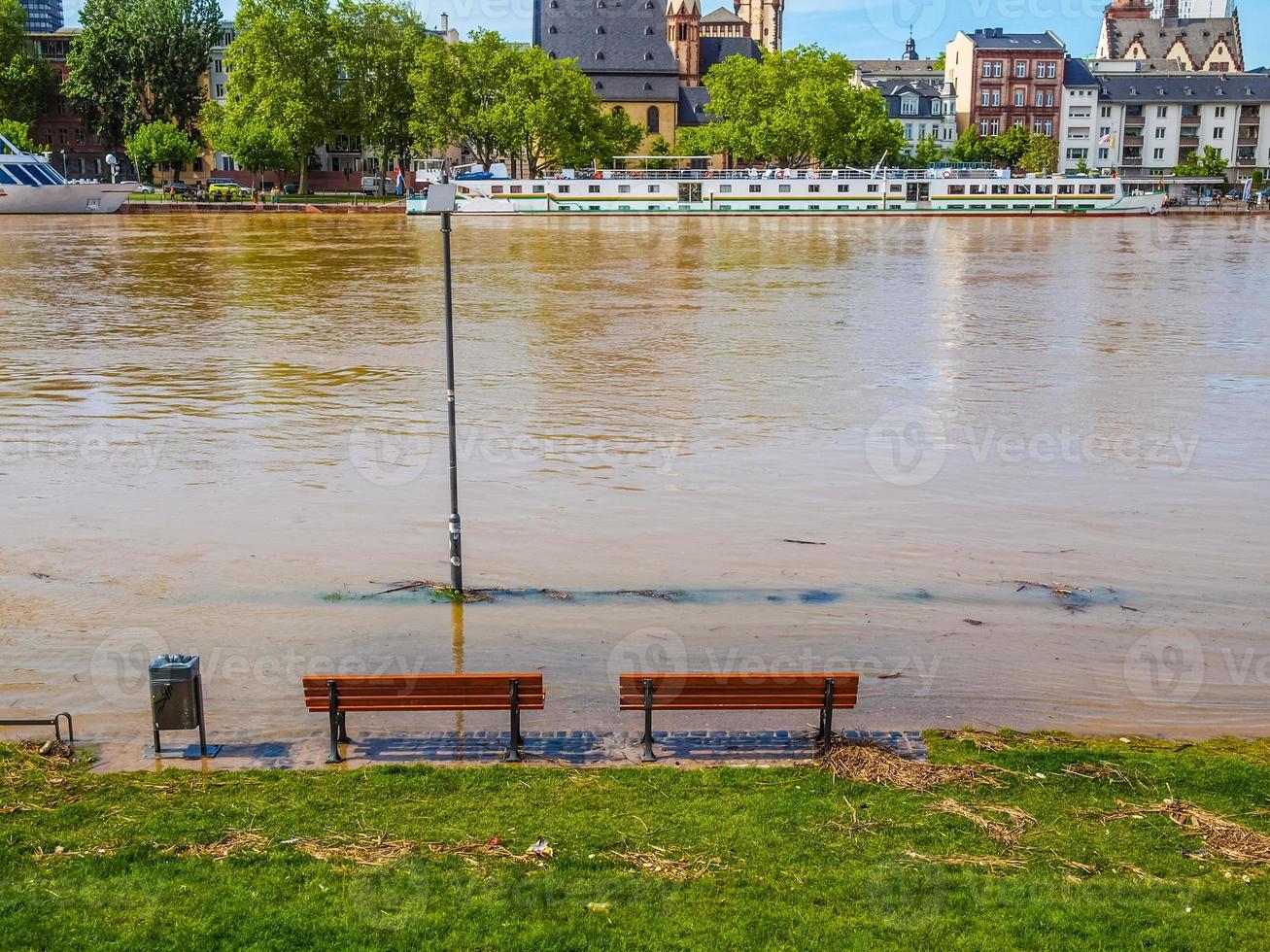 hdr haupthochwasser in frankfurt am main foto