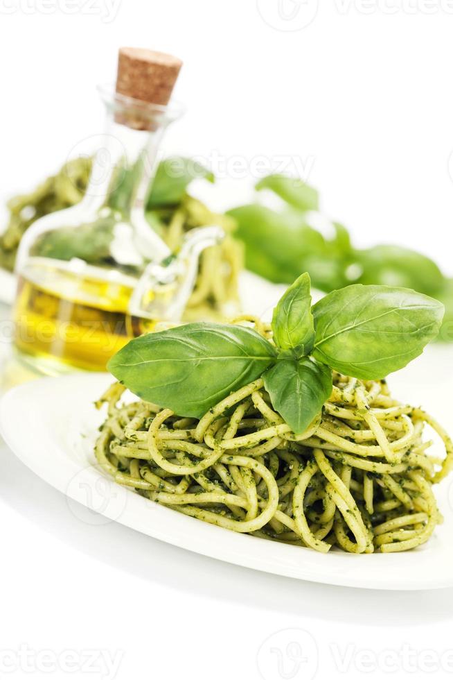 leckere italienische Pasta mit Pesto-Sauce foto