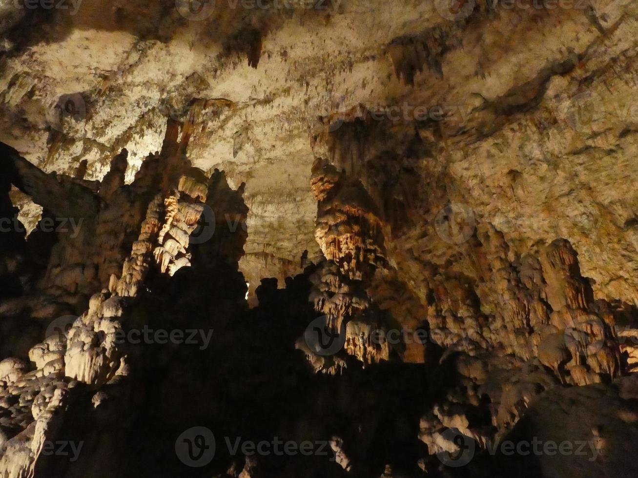 Karsthöhle in Postojna foto