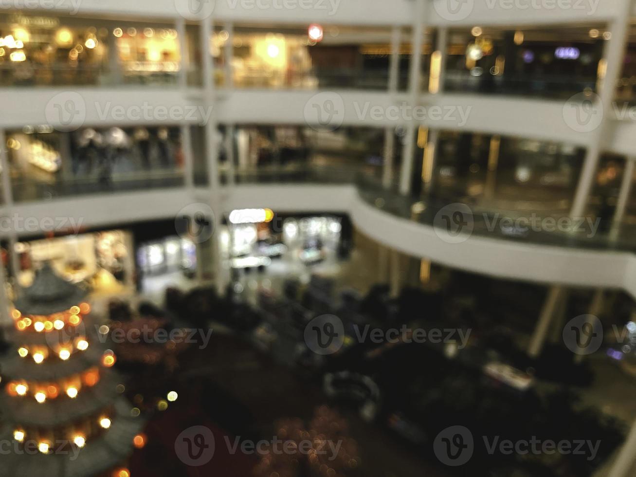 unscharfer einkaufszentrum und geschäft hintergrund, geschäft im einkaufszentrum mit bokeh hellem hintergrund foto