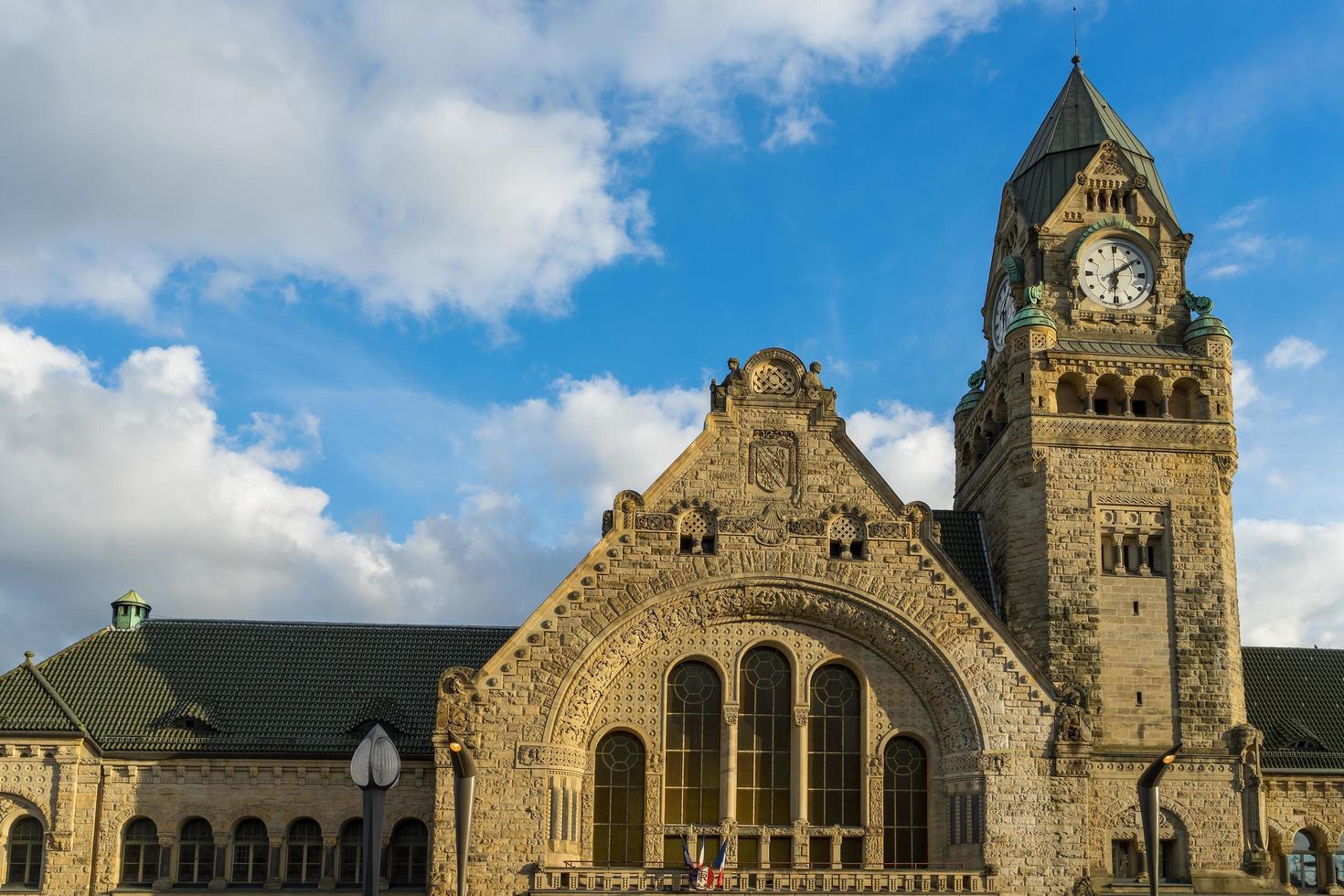 metz, lothringische mosel, frankreich, 2015. blick auf den bahnhof foto