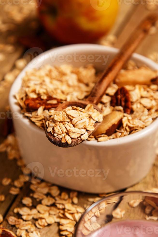 gesundes Frühstück auf Holztisch foto