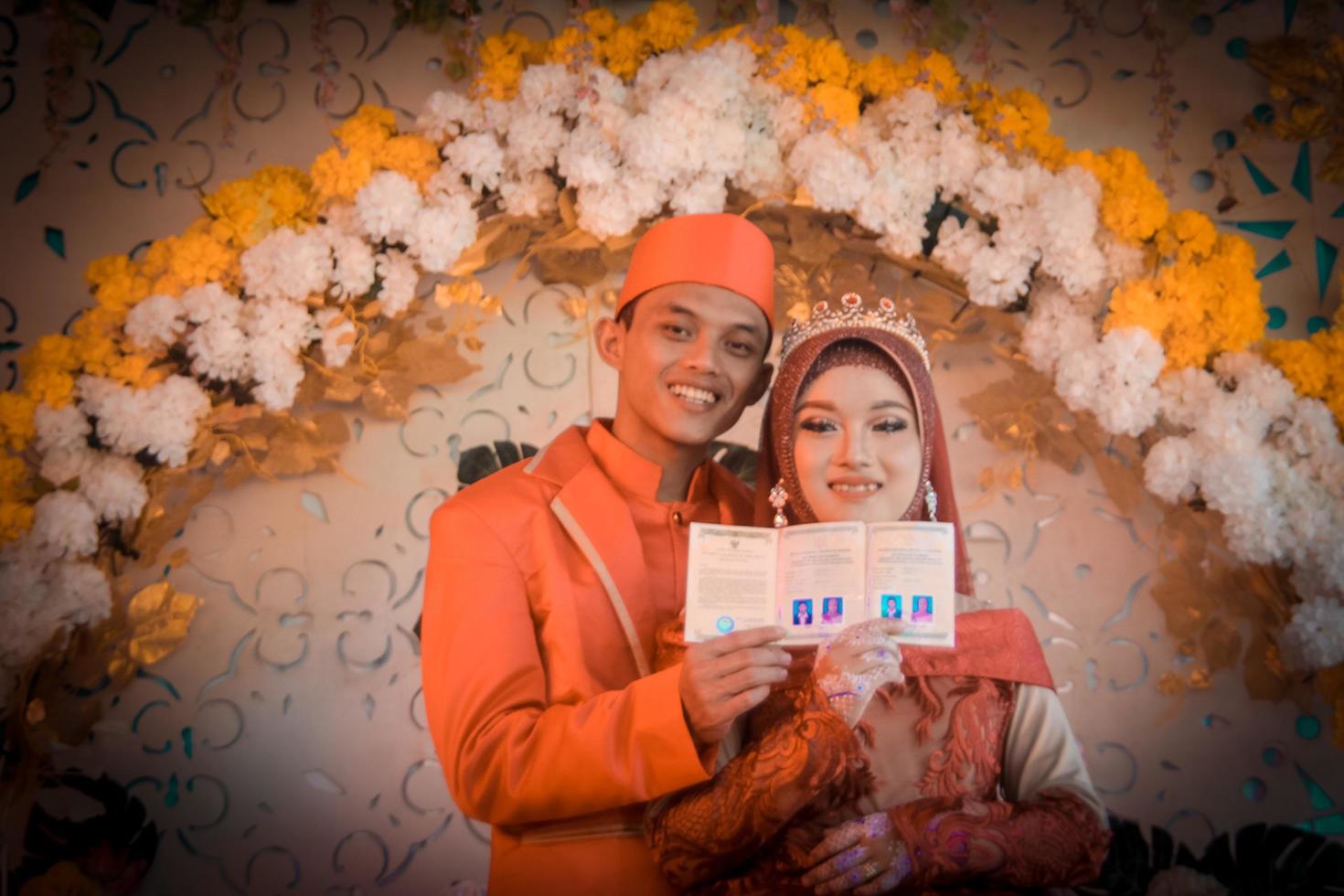 romantische indonesische muslimische braut foto