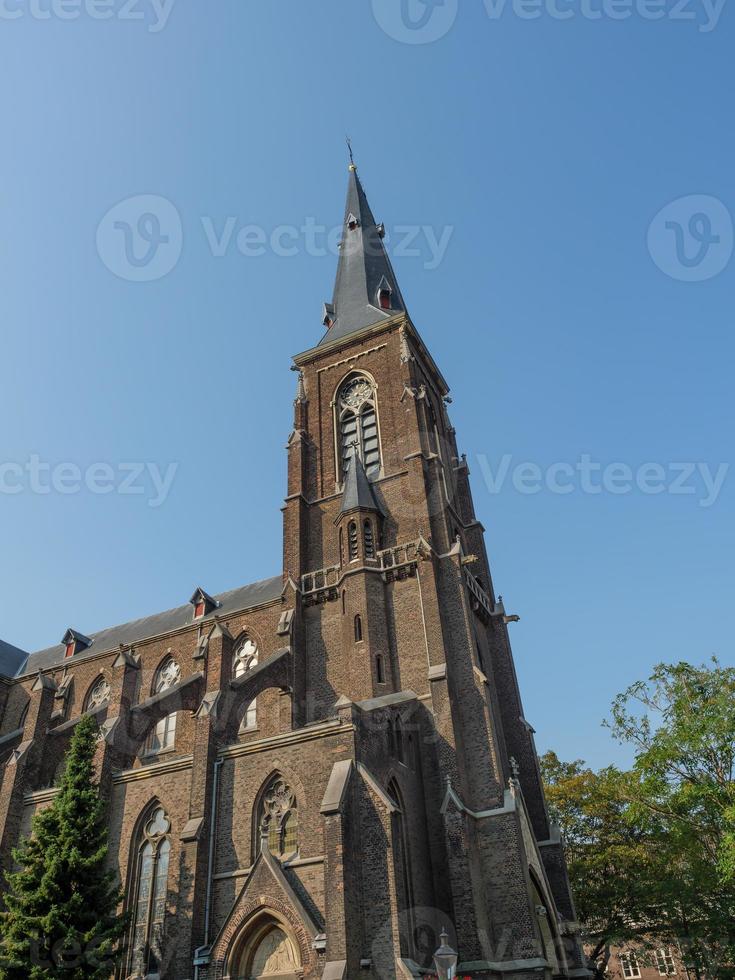 die stadt maastricht an der maas in den niederlanden foto