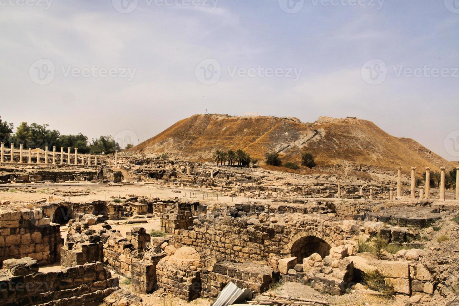 ein blick auf die antike römische stadt beit shean in israel foto