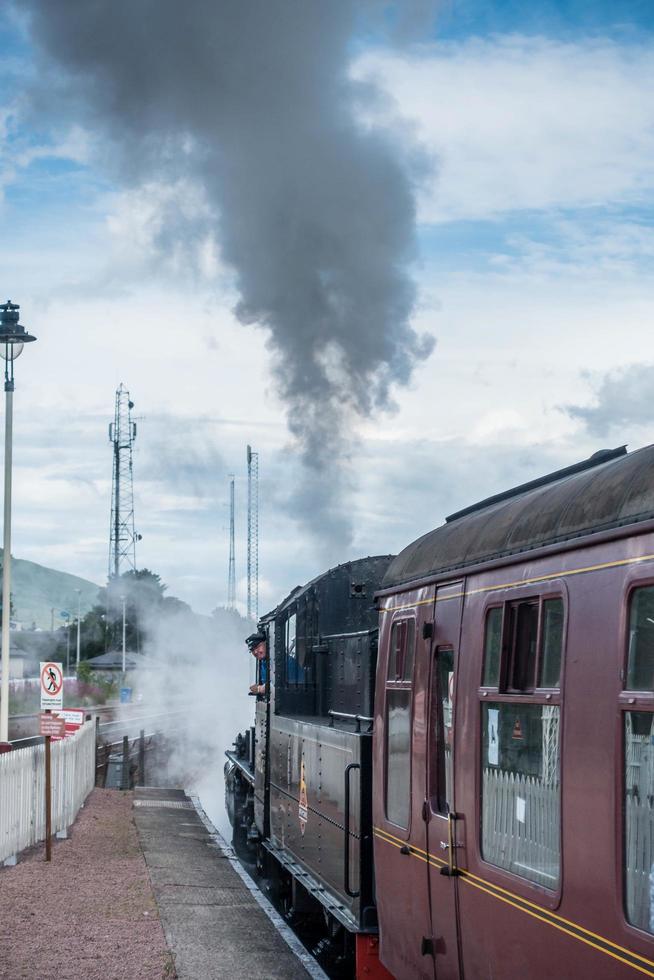 Aviemore, Schottland, 2015. Ivatt 46512-Lokomotive am Bahnhof Aviemore foto