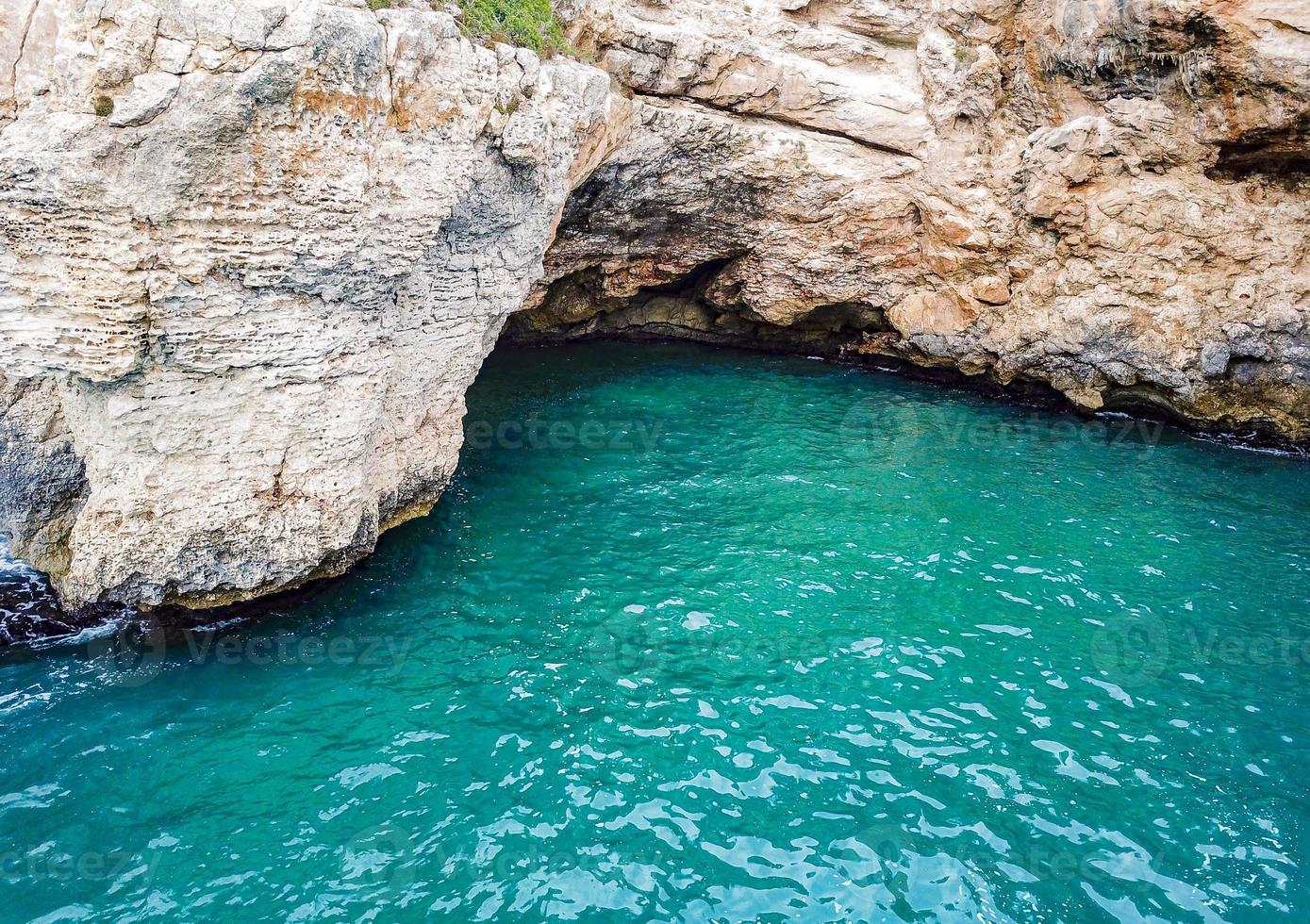 panorama-drohnenaufnahme der bucht von cala santanyi mallorca, spanien. foto