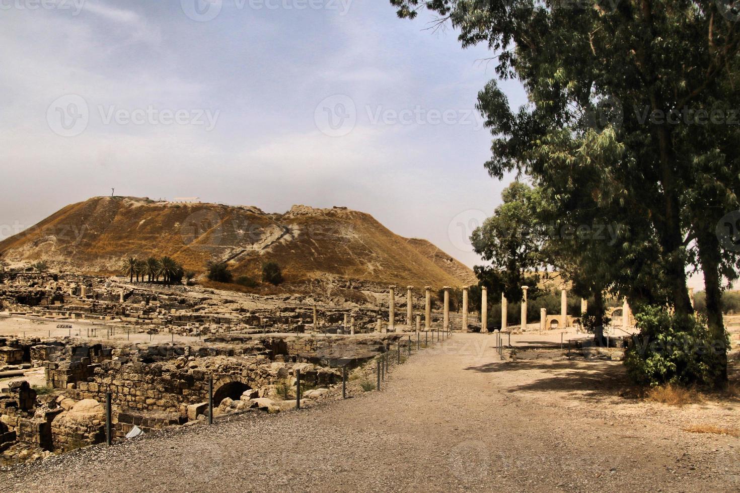 ein blick auf die antike römische stadt beit shean in israel foto