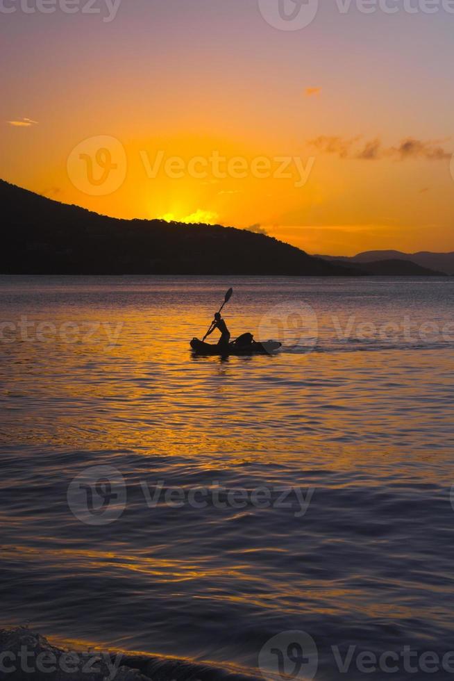 Paddler im Sonnenuntergang foto