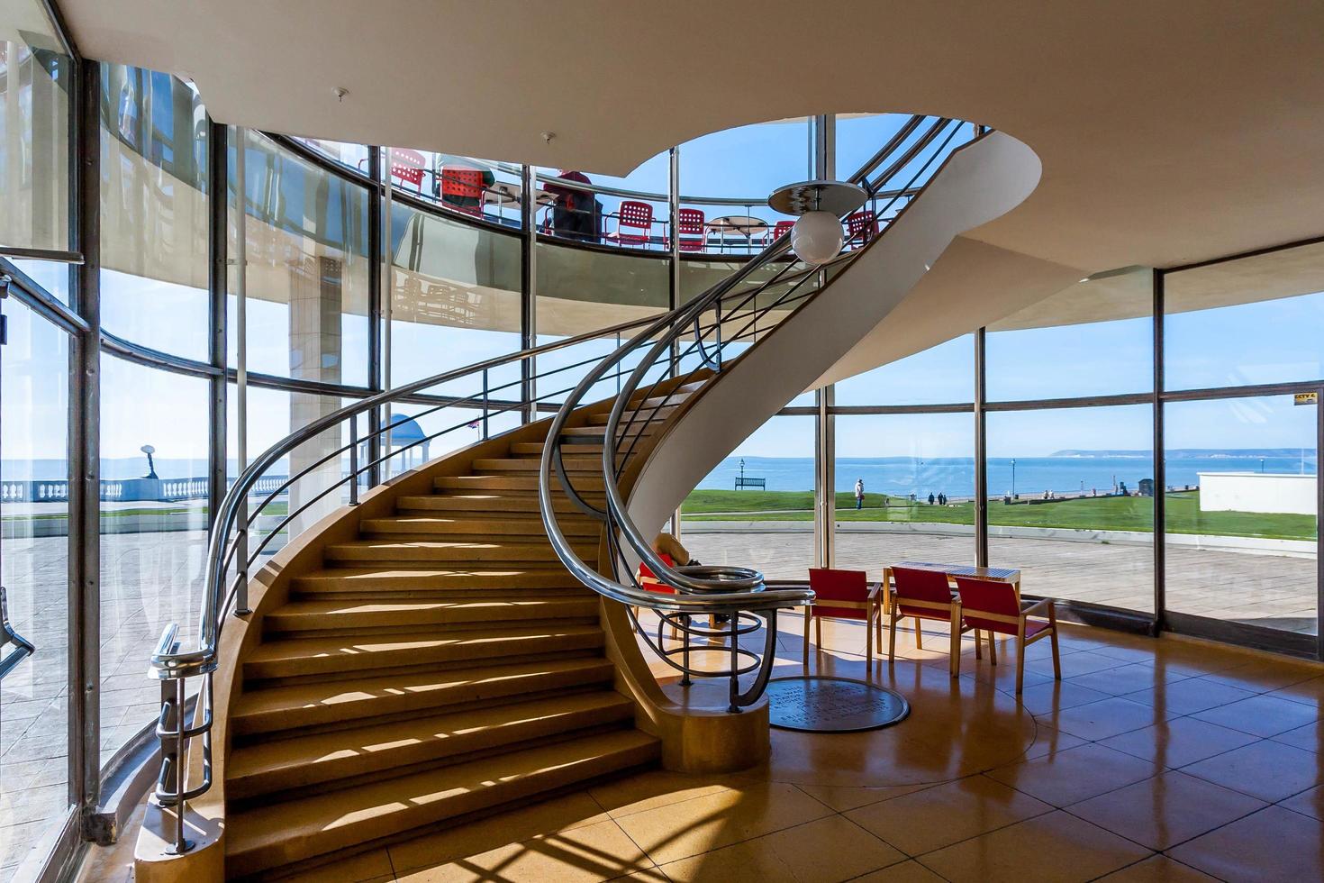 bexhill on sea, east sussex, uk, 2008. treppe im pavillon de la warr foto