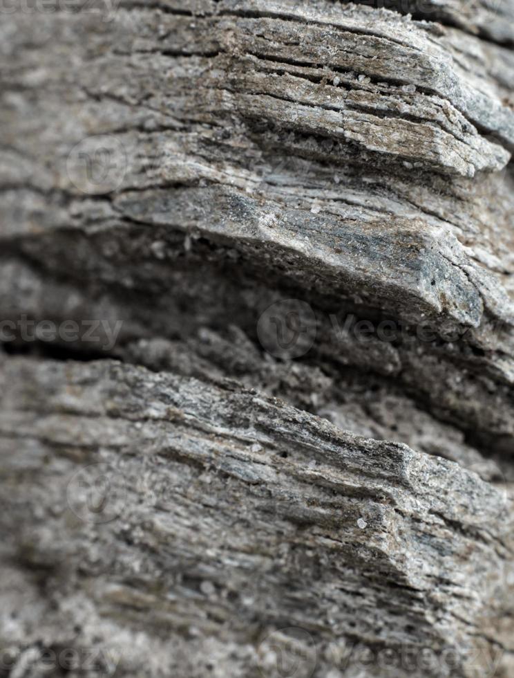 textur der steinoberfläche am felsigen berg foto