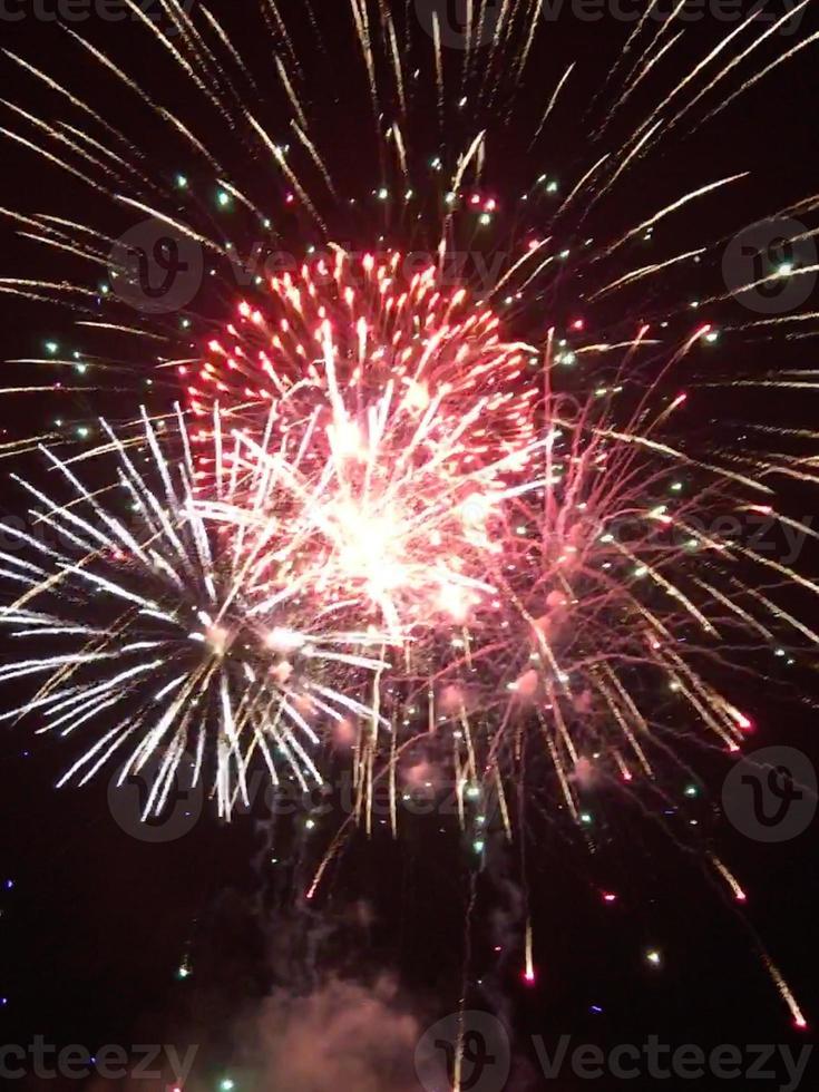 Blick auf ein Feuerwerk foto