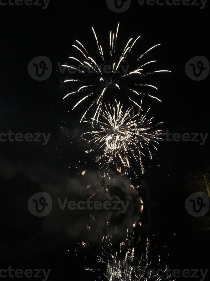 Blick auf ein Feuerwerk foto