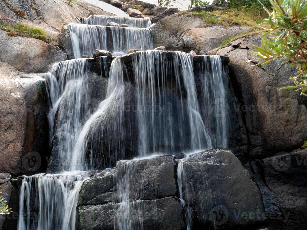 wasserfall im park von kotka, finnland foto