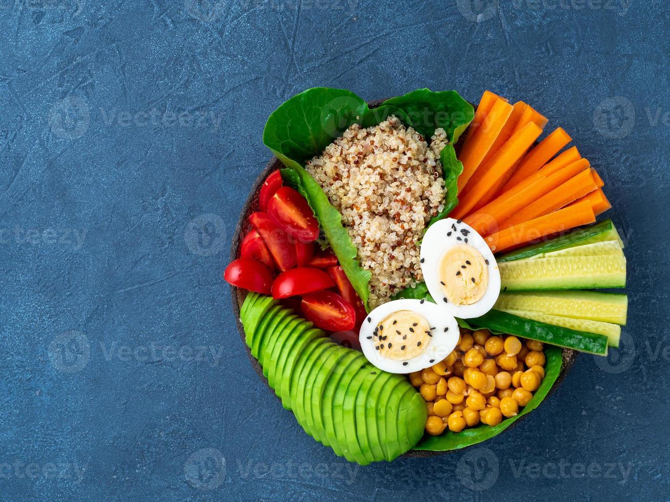 Vegetarische Buddha's Bowl, eine Mischung aus Gemüse. foto