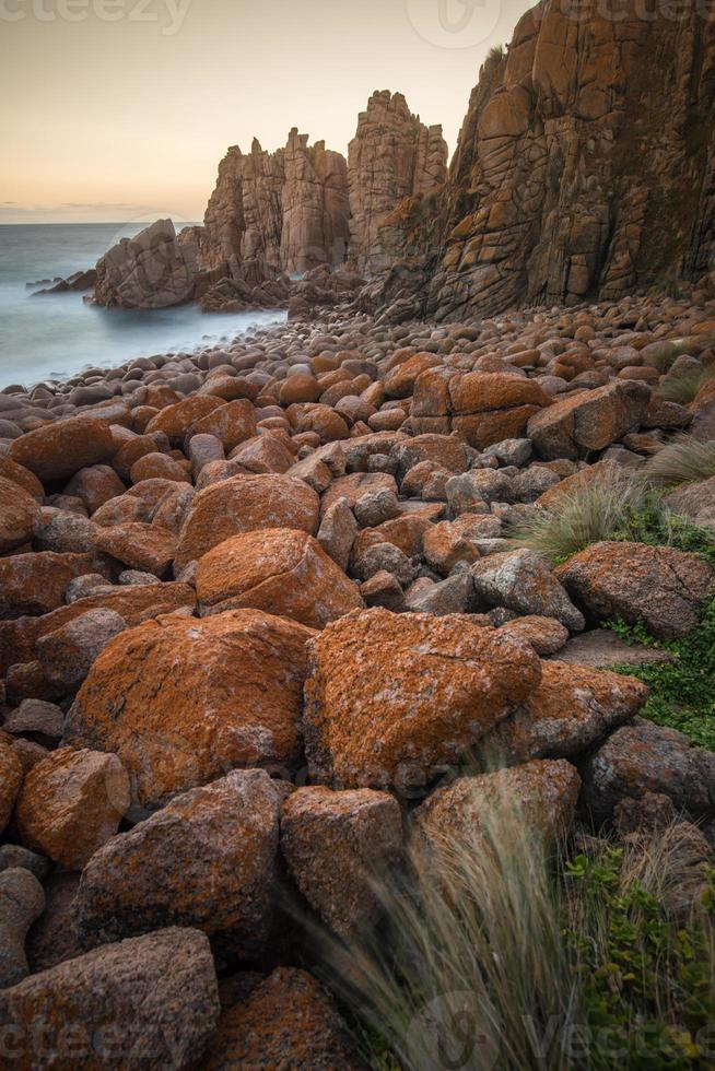 die pinnacles rock am cape woolamai, einer der touristenattraktionen auf phillip island, victoria, australien. foto