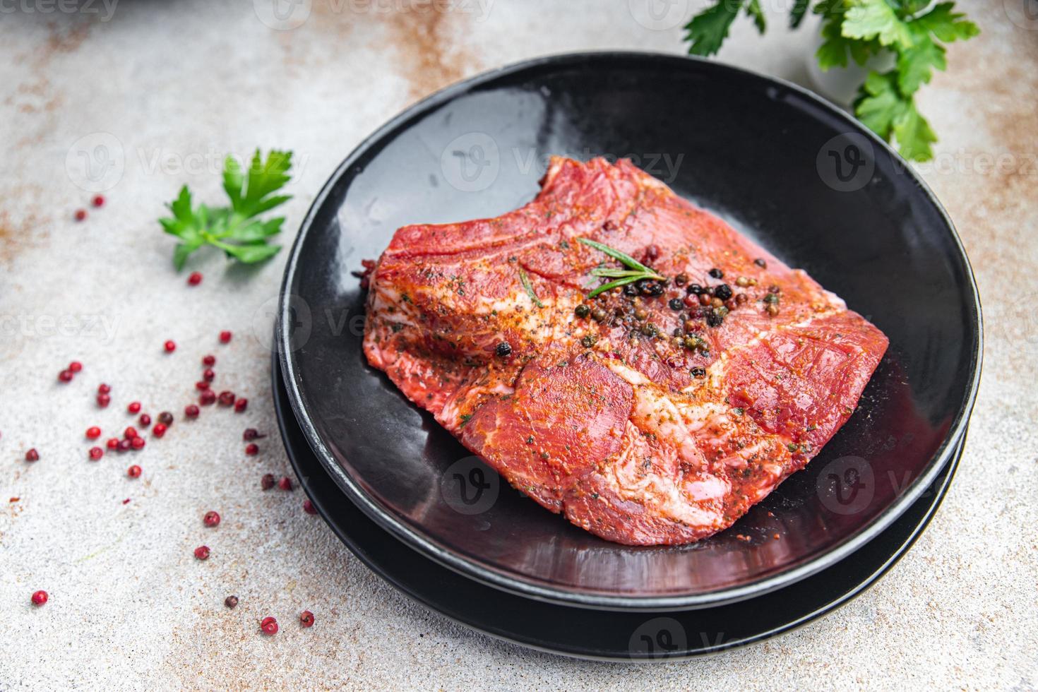 Steak rohes Fleisch Schweinefleisch frisches Rindfleisch Essen Snack auf dem Tisch kopieren foto