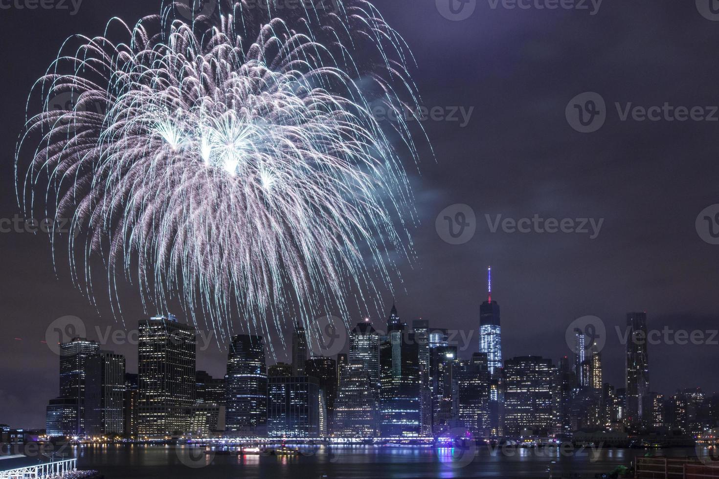 Unabhängigkeitstag mit Feuerwerk in New York City foto