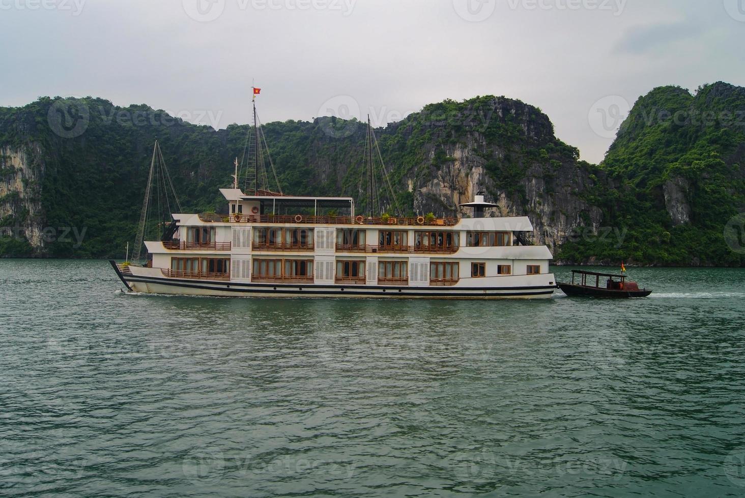 Boot in der Halong Bucht foto