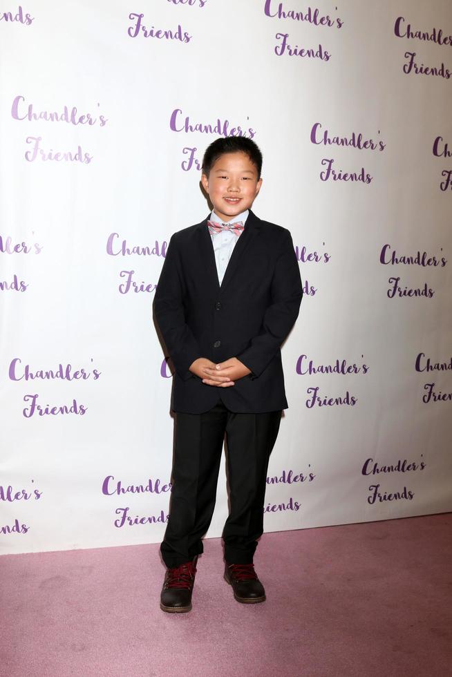 los angeles, 10. dezember, alan ko bei der toy drive and wrap party der chandlers friends in der los angeles ballet academy am 10. dezember 2017 in los angeles, ca foto